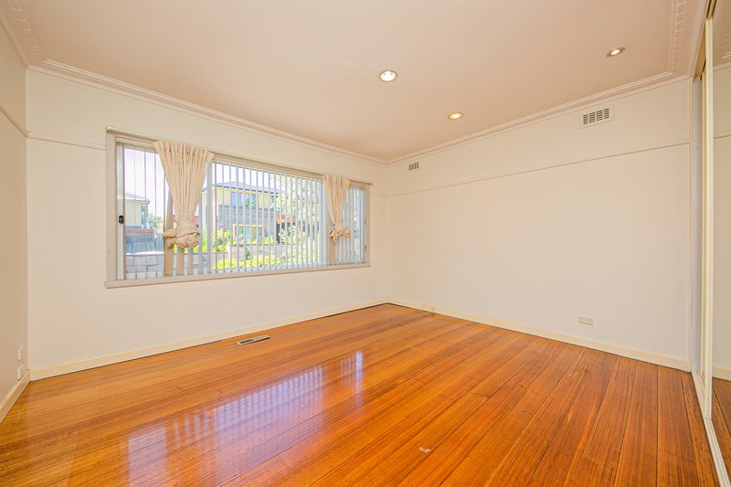 Photo - 6 Gardenia Road, Balwyn North VIC 3104 - Image 5