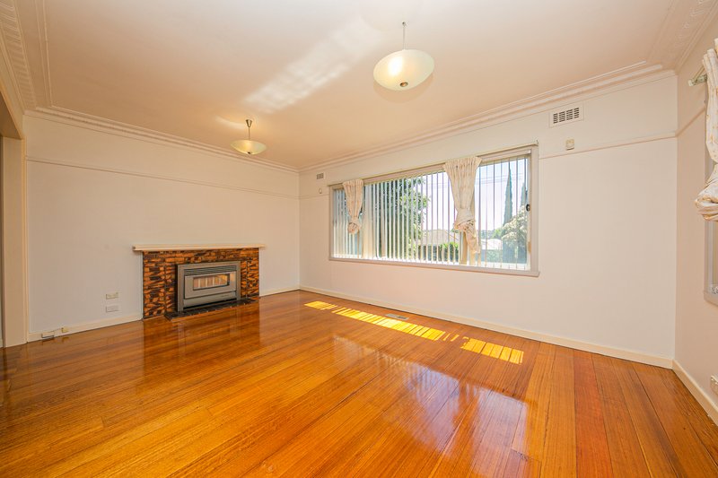 Photo - 6 Gardenia Road, Balwyn North VIC 3104 - Image 6