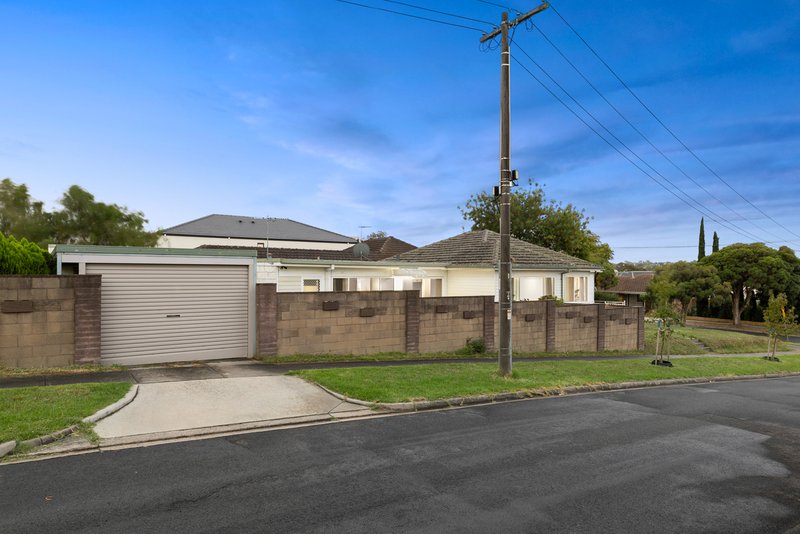 Photo - 6 Gardenia Road, Balwyn North VIC 3104 - Image 2
