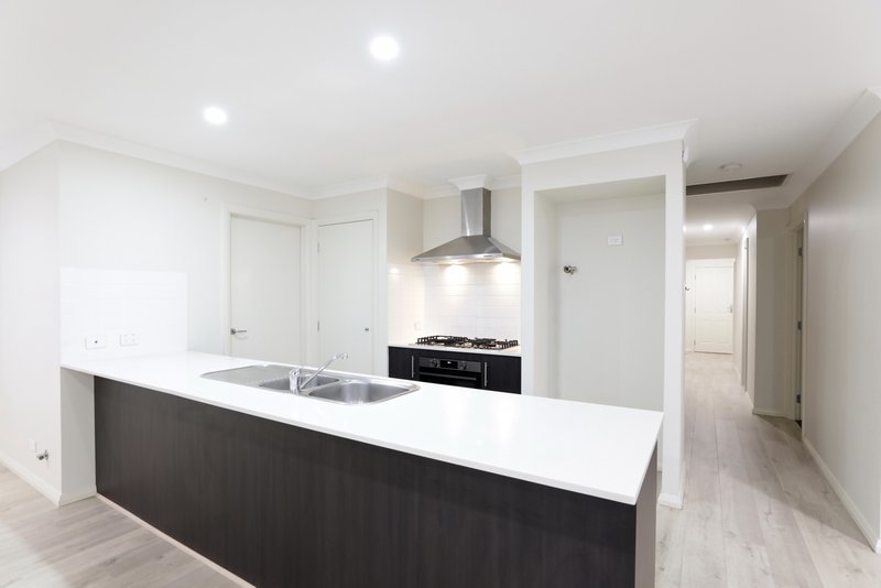 Photo - 6 Garrison Road, Jordan Springs NSW 2747 - Image 4