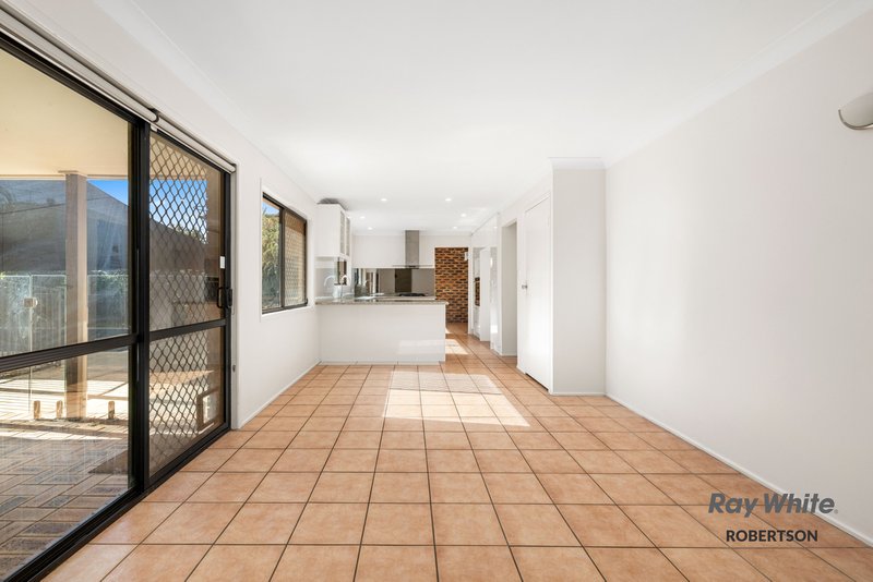 Photo - 6 Gartford Street, Robertson QLD 4109 - Image 11