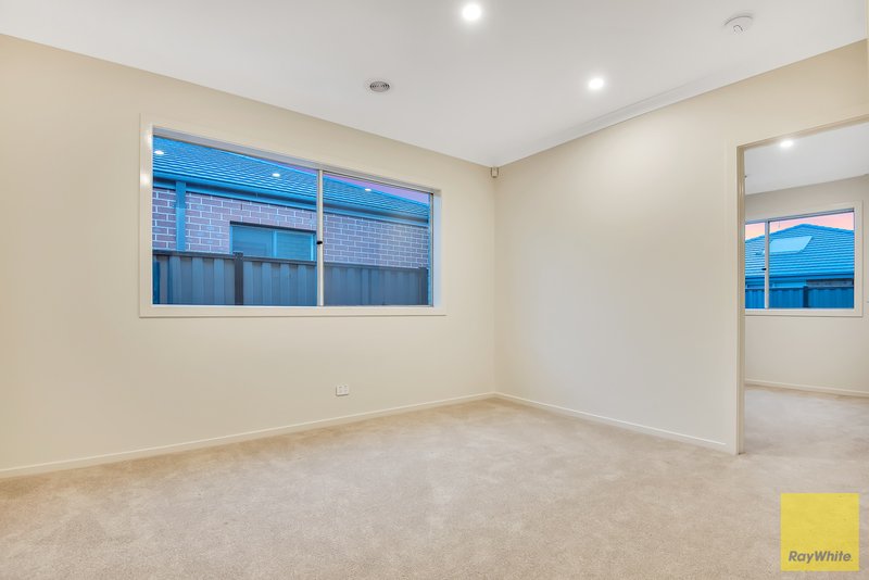 Photo - 6 Gauja Street, Craigieburn VIC 3064 - Image 7