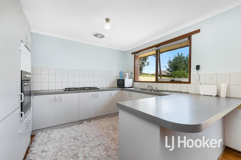 Photo - 6 Geraldine Drive, Hampton Park VIC 3976 - Image 2