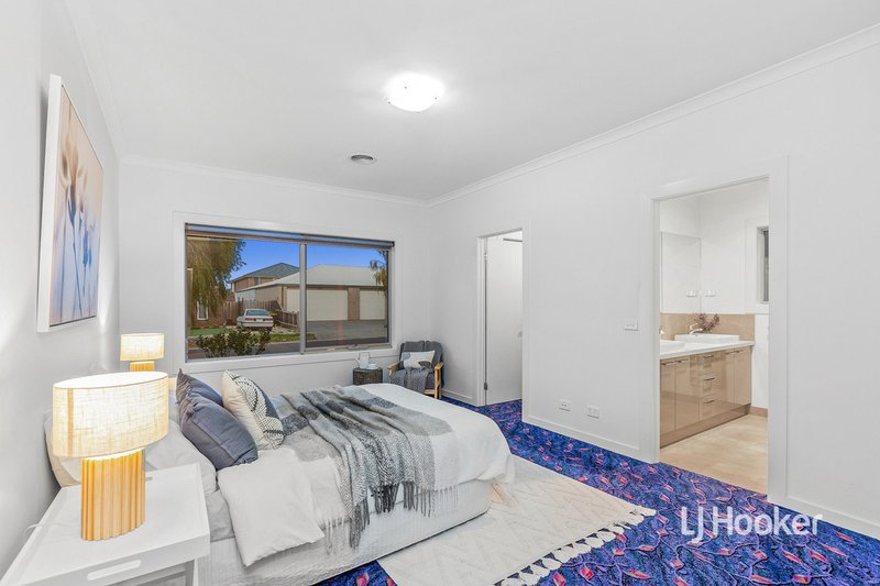 Photo - 6 Geranium Way, Point Cook VIC 3030 - Image 10