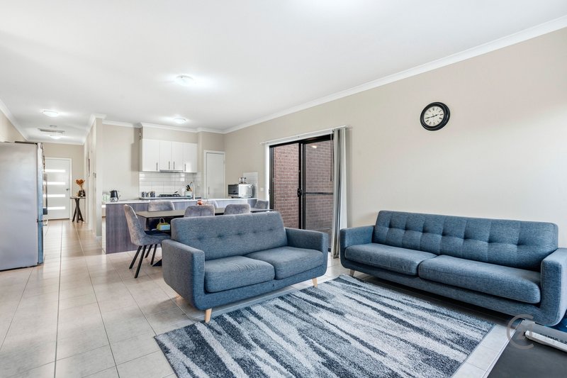 Photo - 6 Gillian Place, Point Cook VIC 3030 - Image 3