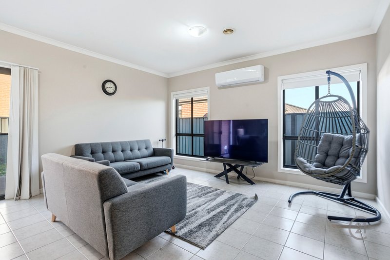 Photo - 6 Gillian Place, Point Cook VIC 3030 - Image 4