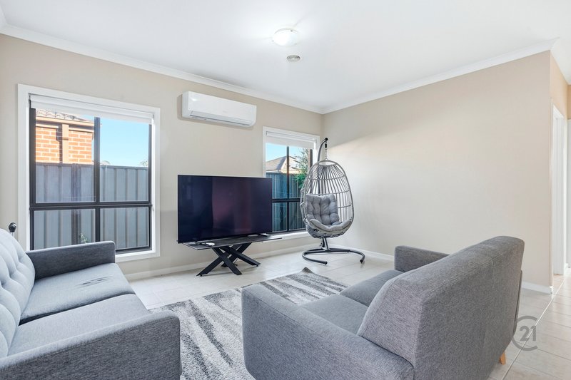 Photo - 6 Gillian Place, Point Cook VIC 3030 - Image 5