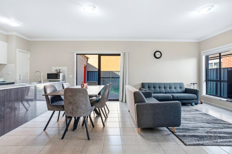 Photo - 6 Gillian Place, Point Cook VIC 3030 - Image 7