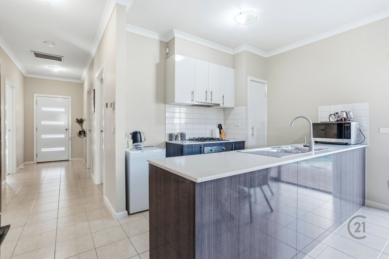 Photo - 6 Gillian Place, Point Cook VIC 3030 - Image 9