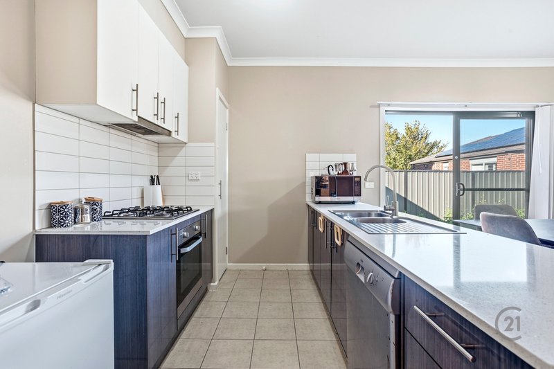 Photo - 6 Gillian Place, Point Cook VIC 3030 - Image 10