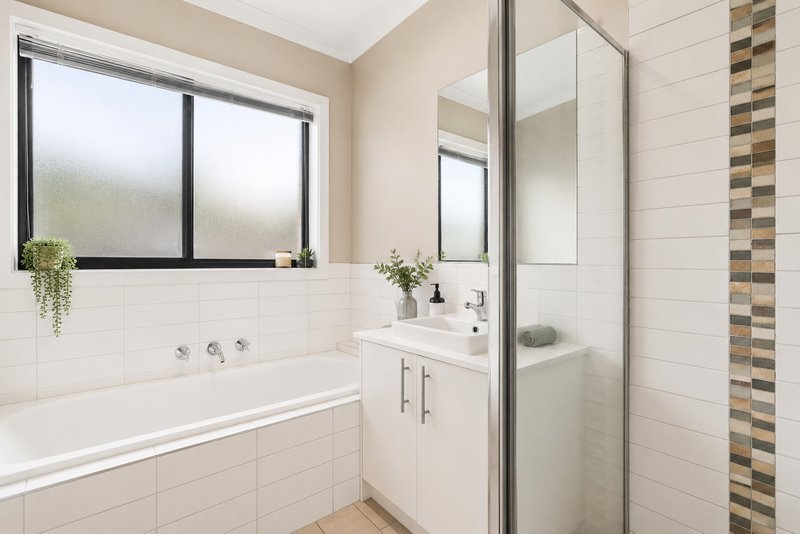 Photo - 6 Gillian Place, Point Cook VIC 3030 - Image 11