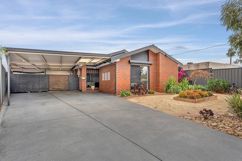 Photo - 6 Gillingham Crescent, Craigieburn VIC 3064 - Image 3