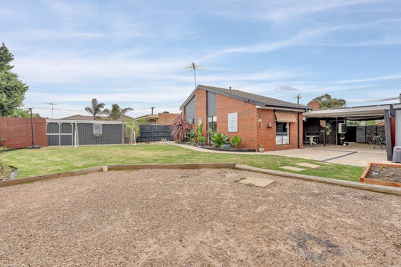 Photo - 6 Gillingham Crescent, Craigieburn VIC 3064 - Image 21