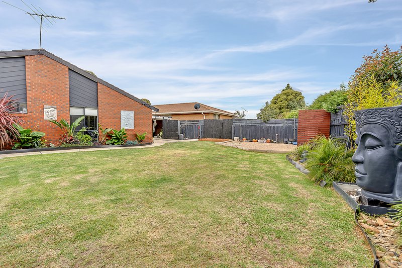 Photo - 6 Gillingham Crescent, Craigieburn VIC 3064 - Image 22