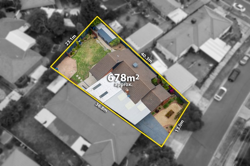 Photo - 6 Gillingham Crescent, Craigieburn VIC 3064 - Image 23