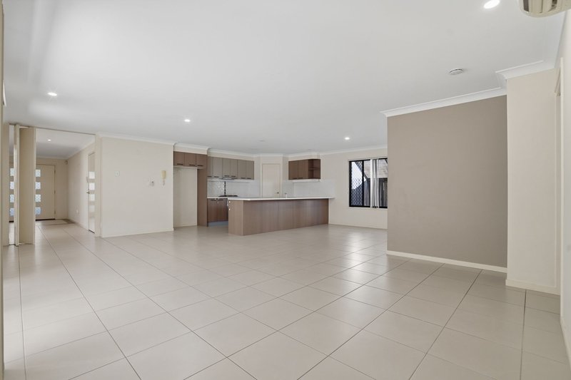 Photo - 6 Girraween Crescent, Parkinson QLD 4115 - Image 2