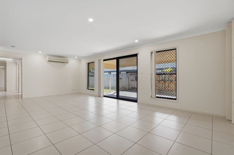 Photo - 6 Girraween Crescent, Parkinson QLD 4115 - Image 3