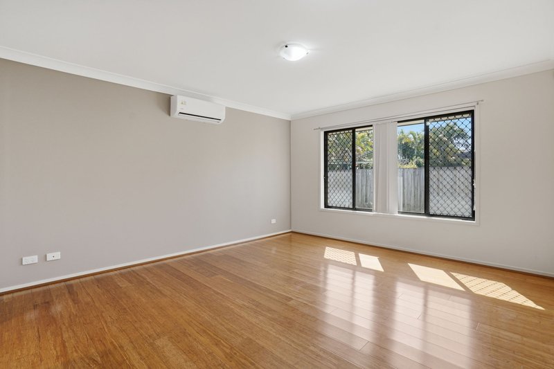 Photo - 6 Girraween Crescent, Parkinson QLD 4115 - Image 5
