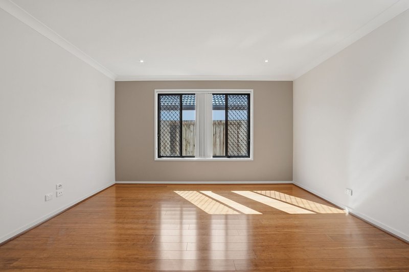 Photo - 6 Girraween Crescent, Parkinson QLD 4115 - Image 7