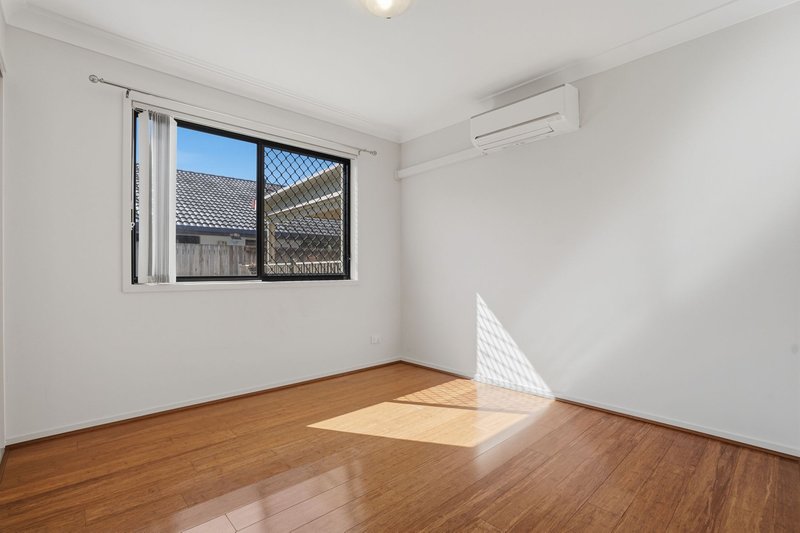 Photo - 6 Girraween Crescent, Parkinson QLD 4115 - Image 9