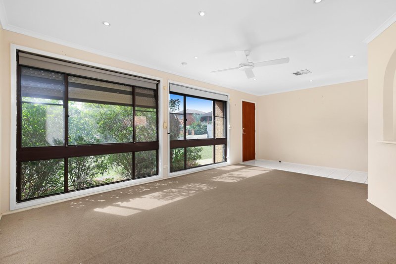 Photo - 6 Glebe Place, St Johns Park NSW 2176 - Image 2