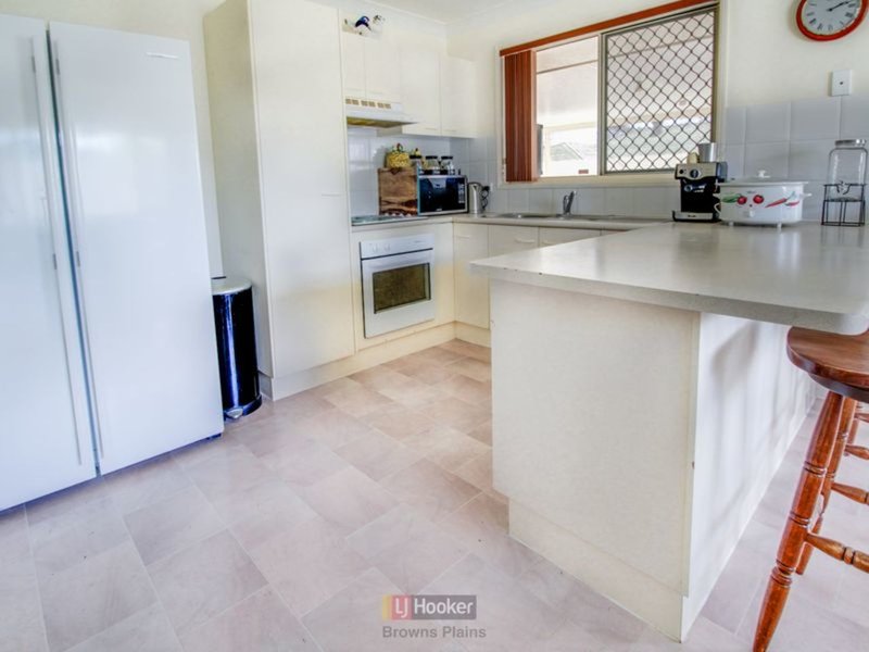 Photo - 6 Gleditsia Close, Regents Park QLD 4118 - Image 2