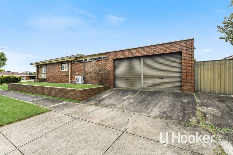 Photo - 6 Glenbourne Road, Cranbourne VIC 3977 - Image 5