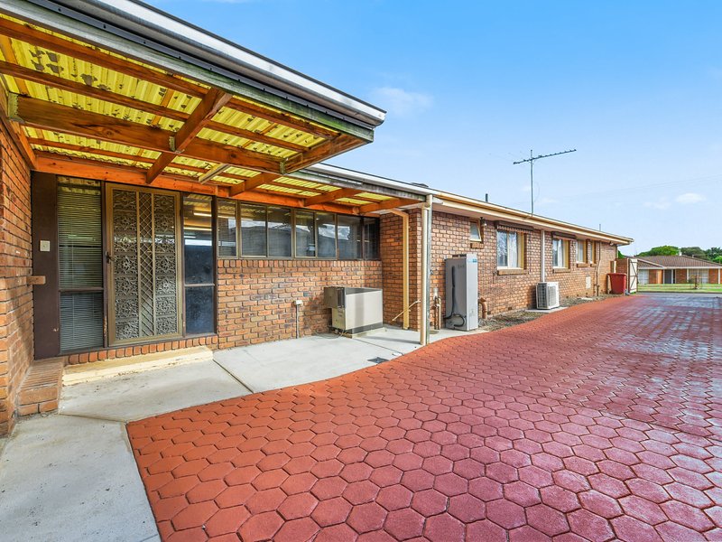 Photo - 6 Glenbourne Road, Cranbourne VIC 3977 - Image 6