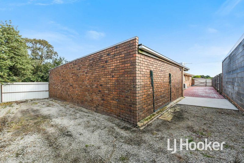 Photo - 6 Glenbourne Road, Cranbourne VIC 3977 - Image 16