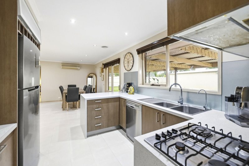 Photo - 6 Glenelg Court, Brookfield VIC 3338 - Image 4