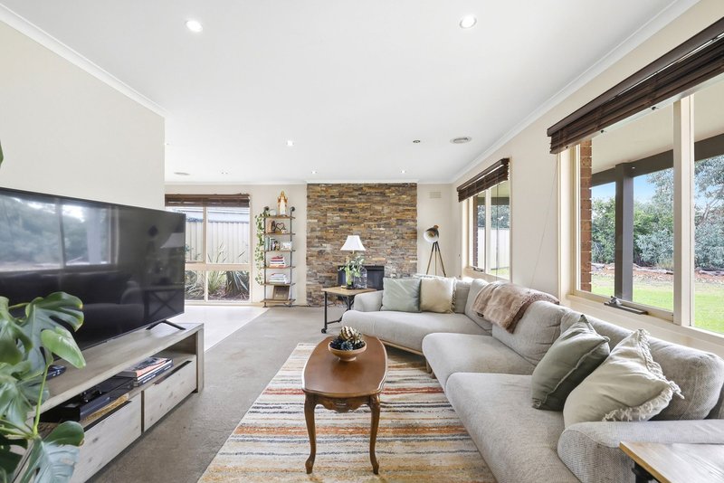 Photo - 6 Glenelg Court, Brookfield VIC 3338 - Image 9