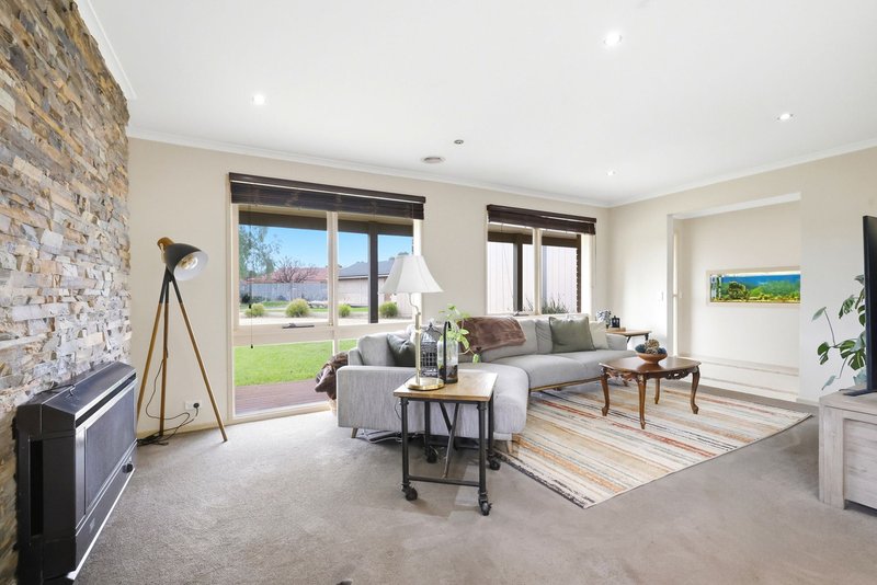 Photo - 6 Glenelg Court, Brookfield VIC 3338 - Image 11