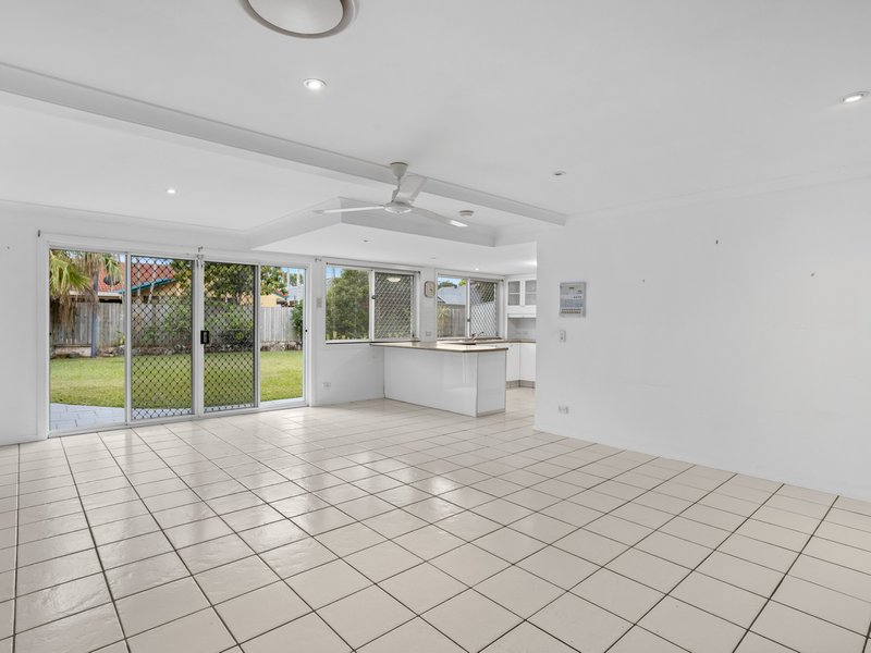 Photo - 6 Glenwater Crescent, Helensvale QLD 4212 - Image 7