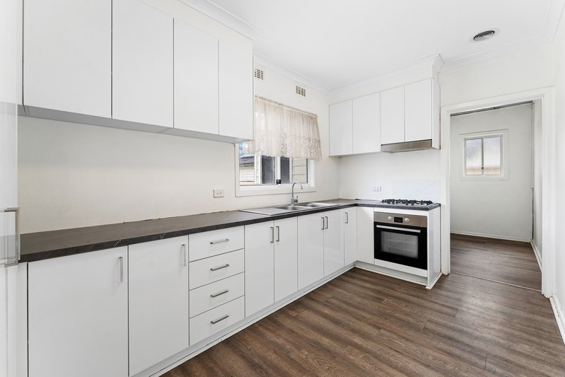 Photo - 6 Gloria Avenue, Dandenong North VIC 3175 - Image 3