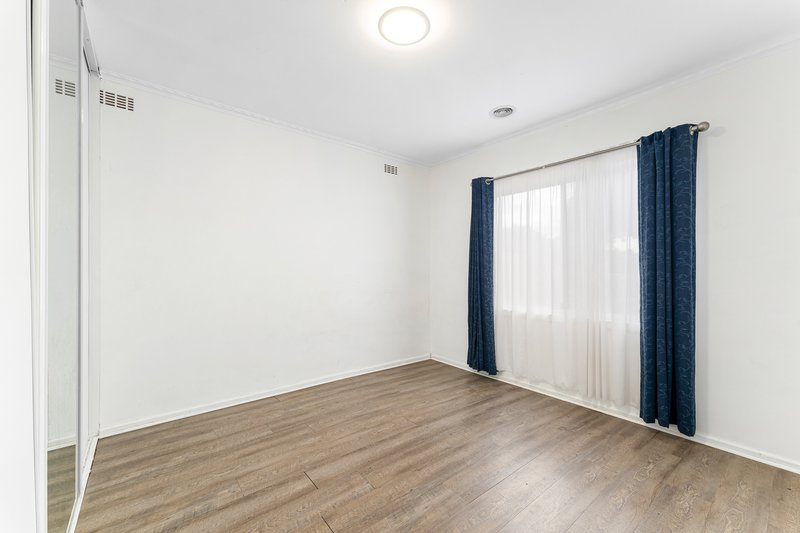 Photo - 6 Gloria Avenue, Dandenong North VIC 3175 - Image 4