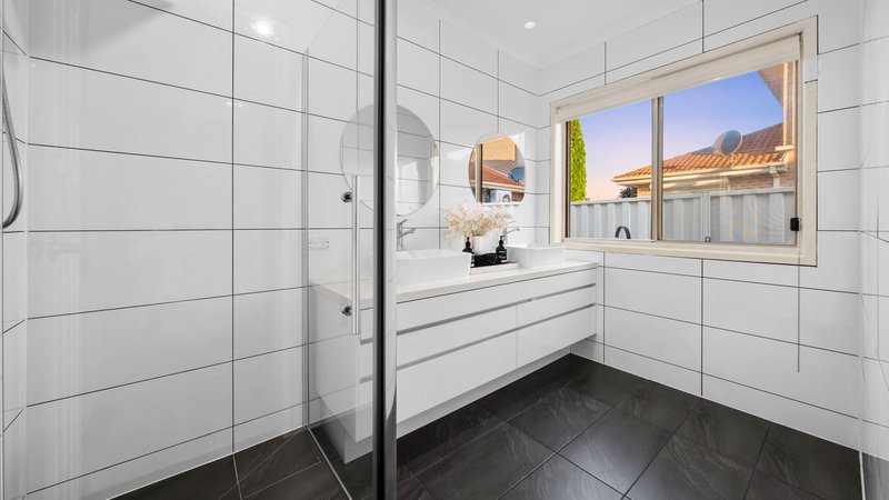 Photo - 6 Golf View Drive, Craigieburn VIC 3064 - Image 10