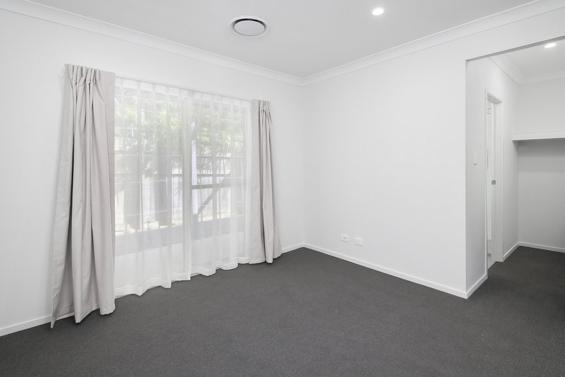 Photo - 6 Granby Street, Upper Mount Gravatt QLD 4122 - Image 4