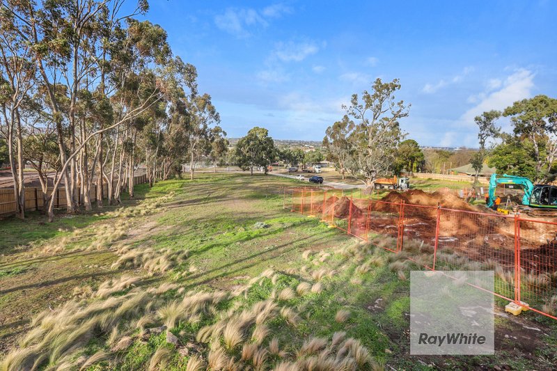 Photo - 6 Grandeur Court, Greenvale VIC 3059 - Image 5