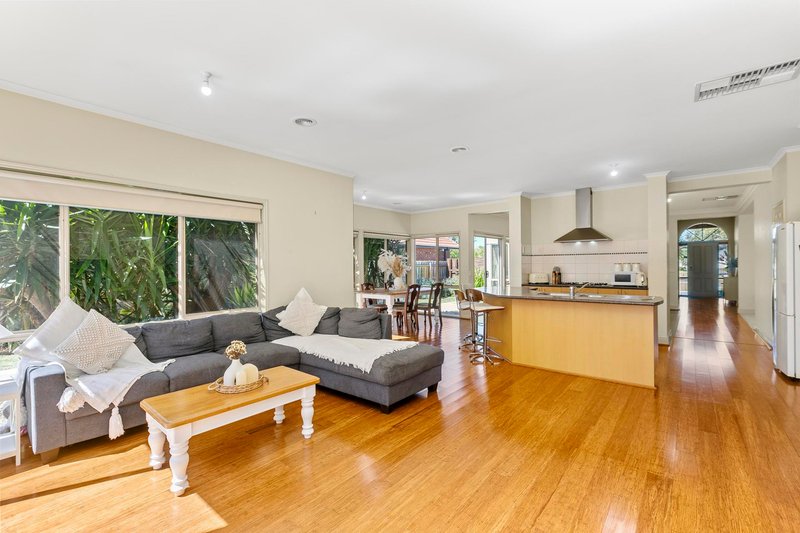 Photo - 6 Grangemouth Drive, Point Cook VIC 3030 - Image 3