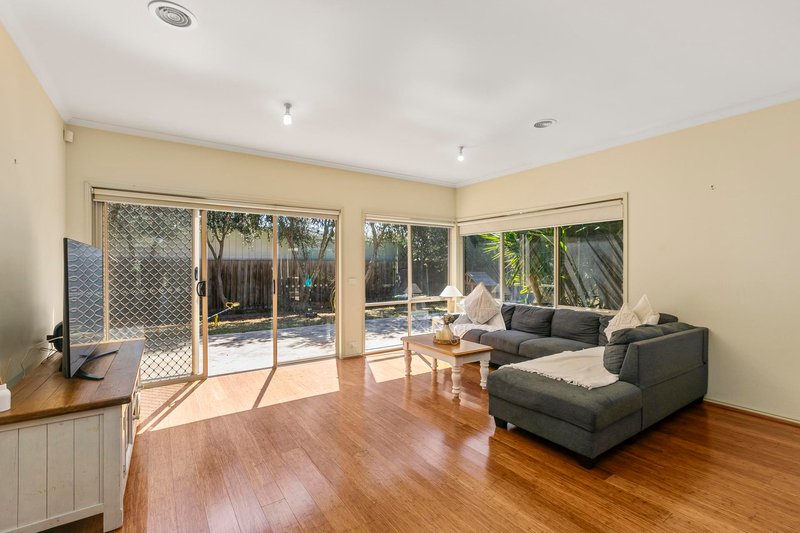 Photo - 6 Grangemouth Drive, Point Cook VIC 3030 - Image 7