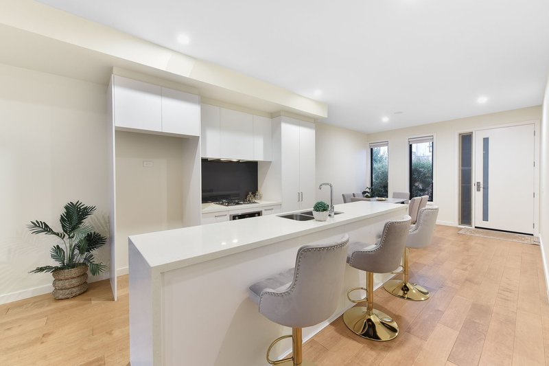 Photo - 6 Grasslands Loop, Keysborough VIC 3173 - Image 6