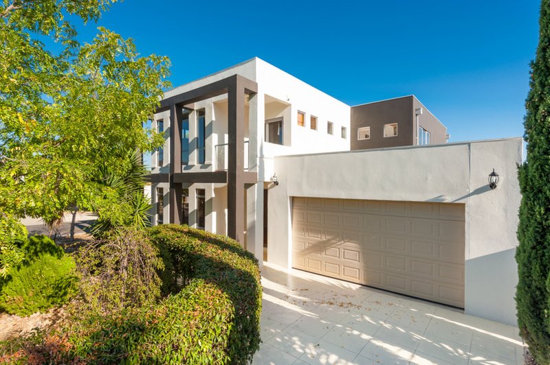 6 Grattan Lane, Caroline Springs VIC 3023