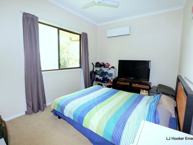 Photo - 6 Green Grove, Emerald QLD 4720 - Image 5