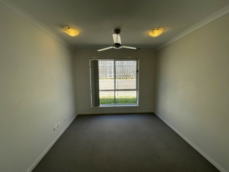 Photo - 6 Greengard Place, Kirkwood QLD 4680 - Image 4