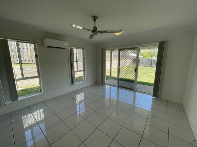 Photo - 6 Greengard Place, Kirkwood QLD 4680 - Image 7