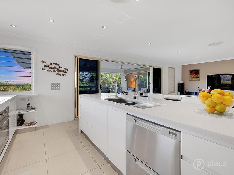 Photo - 6 Grevillea Close, Chapel Hill QLD 4069 - Image 8