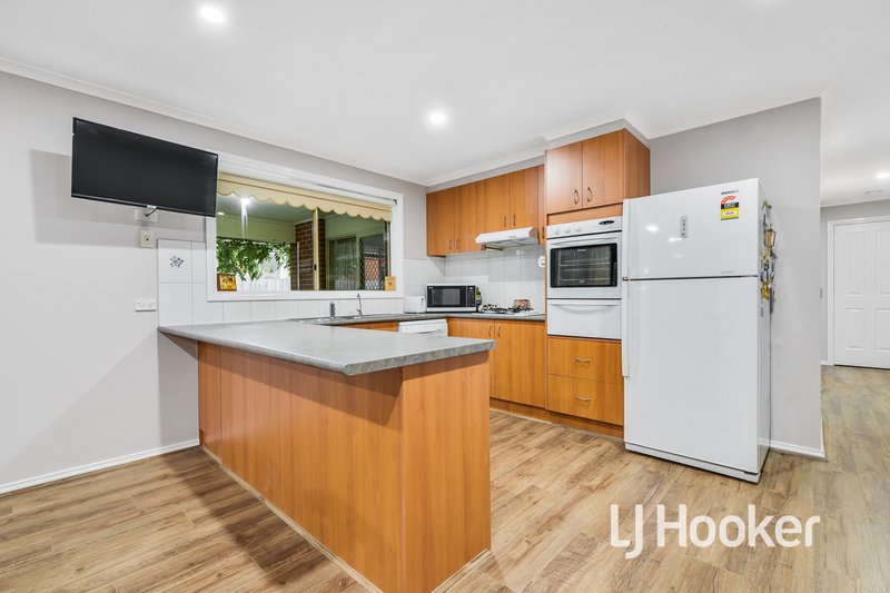 Photo - 6 Grevillea Place, Pakenham VIC 3810 - Image 7