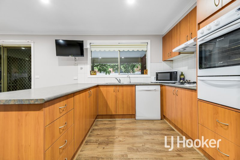 Photo - 6 Grevillea Place, Pakenham VIC 3810 - Image 8