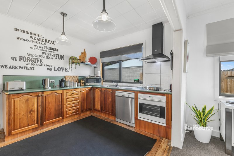 Photo - 6 Griffin Place, Sulphur Creek TAS 7316 - Image 6