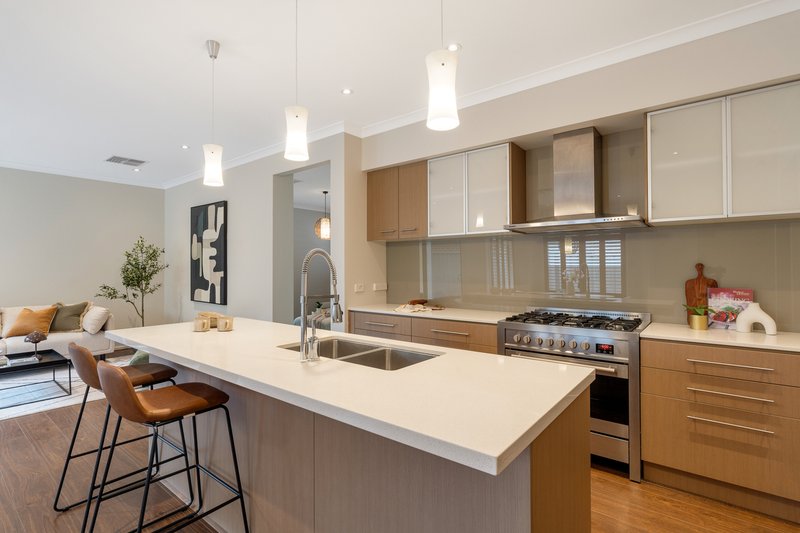 Photo - 6 Habitat Drive, Craigieburn VIC 3064 - Image 2